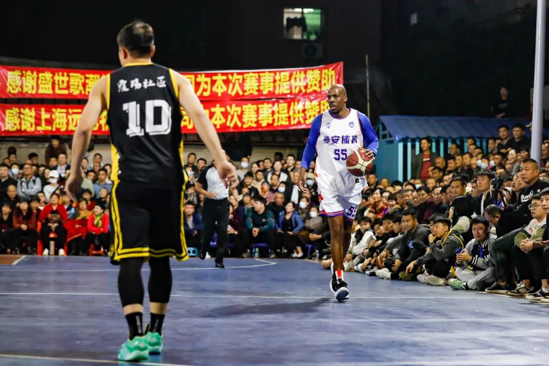 的紧密配合 的紧密配合