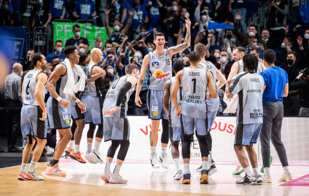 中场重建 中场重建