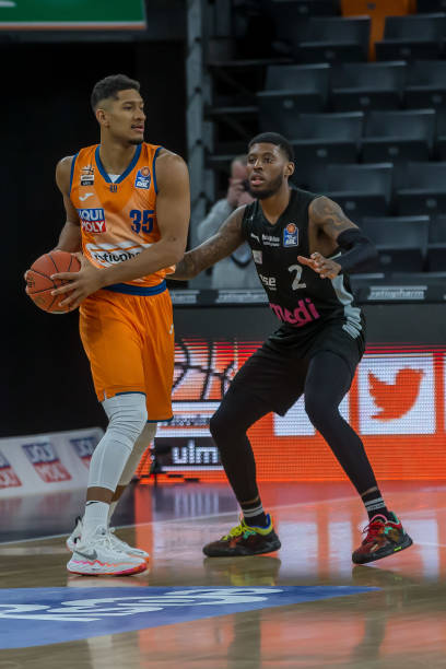 激烈竞争中 激烈竞争中